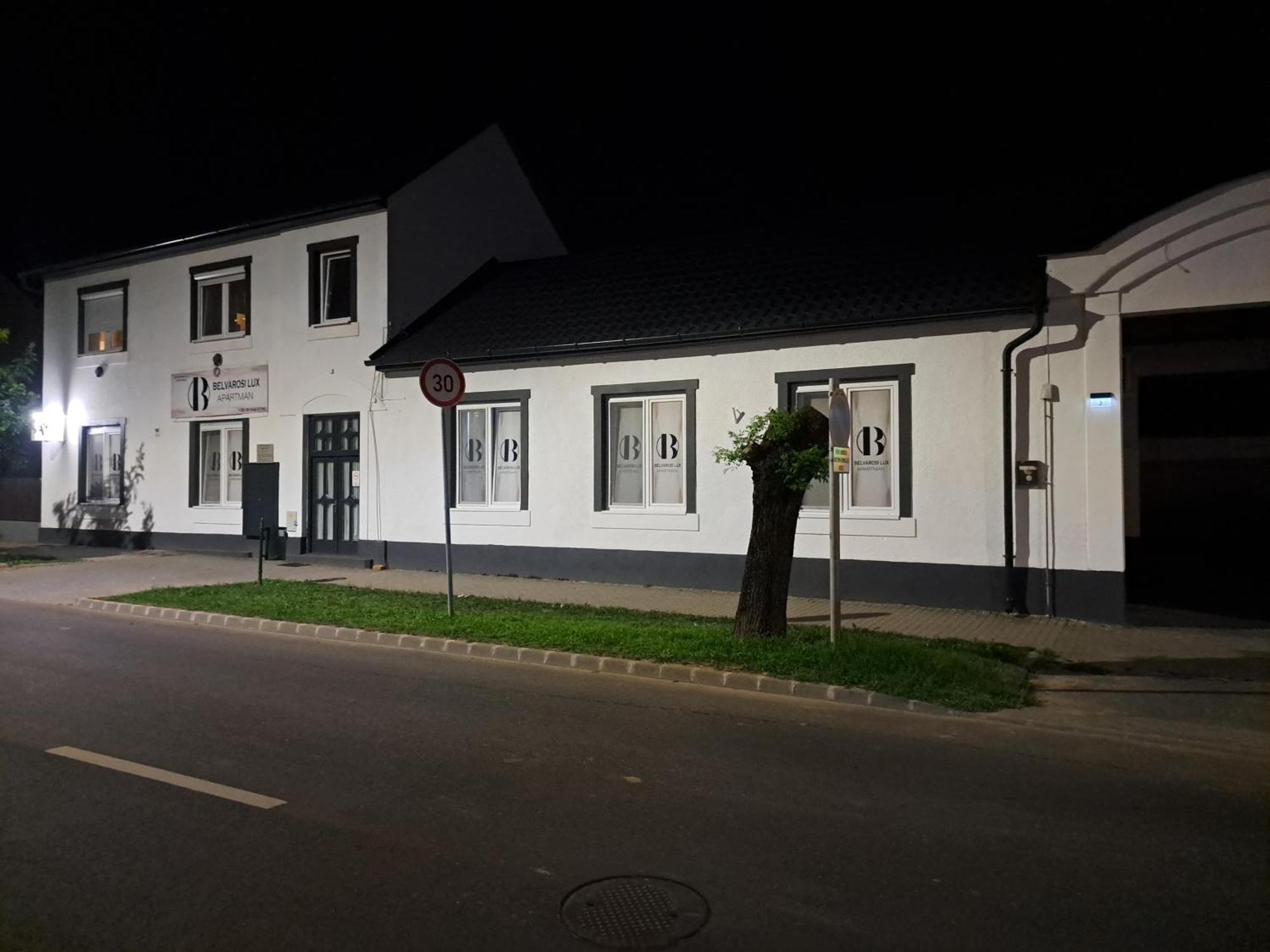 Belvárosi Lux Apartman Vásárosnamény Esterno foto