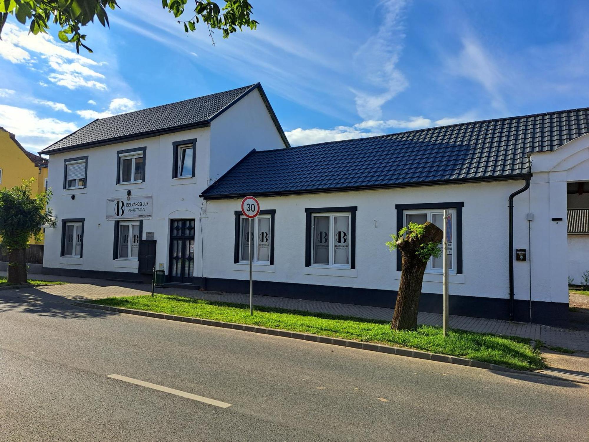 Belvárosi Lux Apartman Vásárosnamény Esterno foto